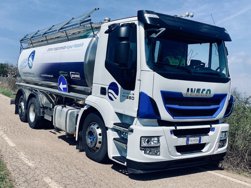 Acque del Chiampo | Criticità idrica, da giugno trasportati in sei Comuni 430.000 litri d’acqua con le autobotti per garantire l’approvvigionamento dei serbatoi in aree collinari e montane
